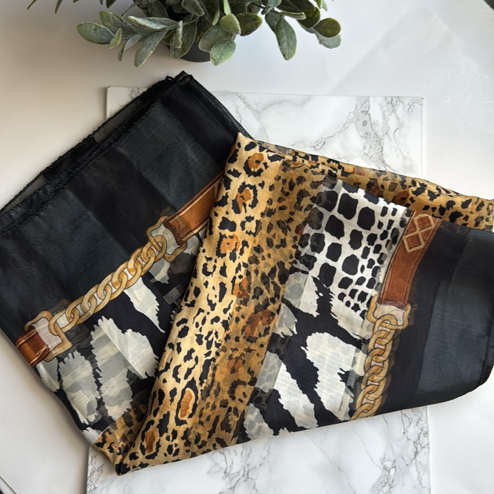 Animal print scarf 40x40 EUC